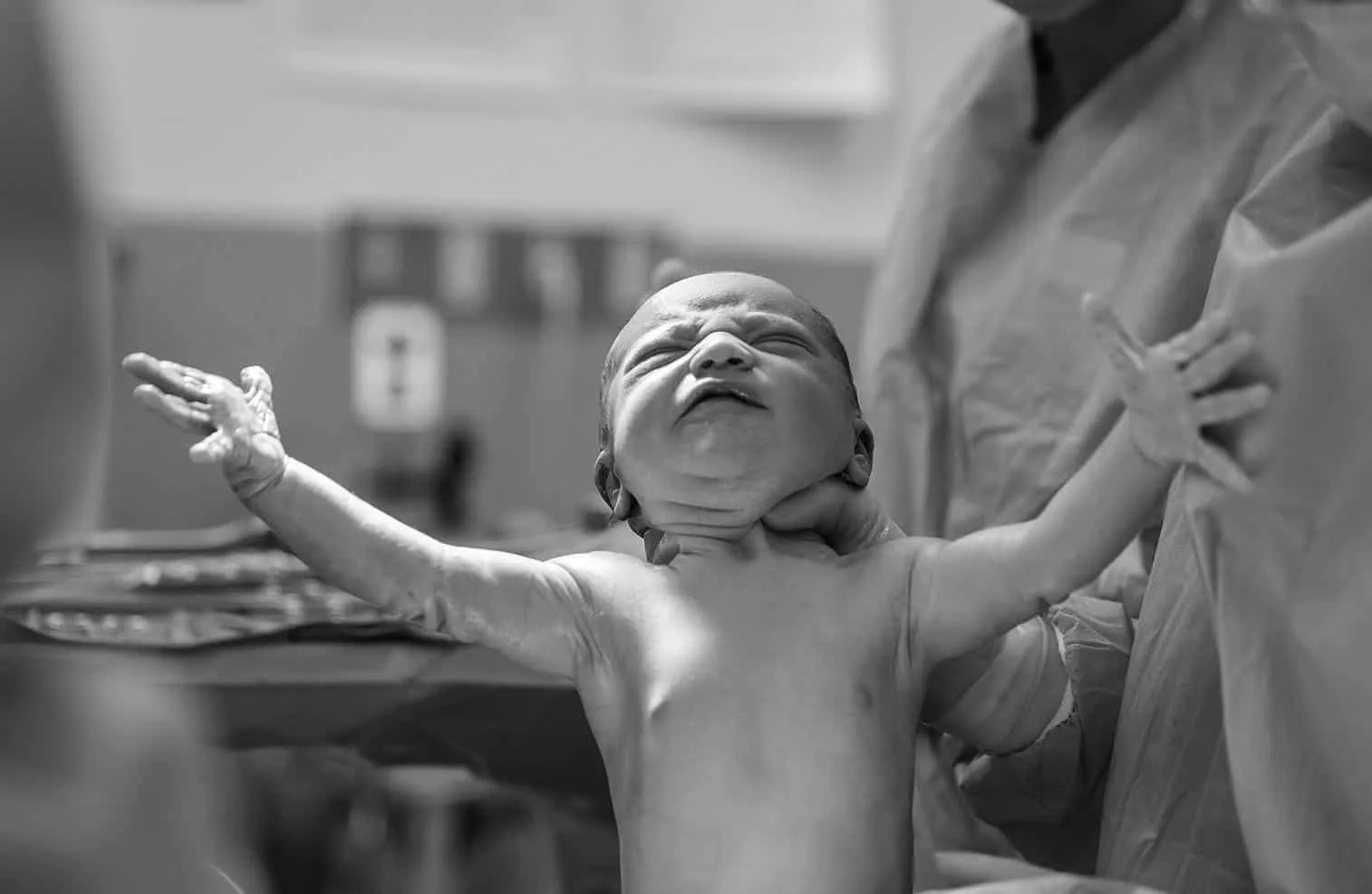 The benefits of delayed cord clamping are well known, and long known. Here are some of the benefits you can expect and how you can add this to your birth plan as you prepare to welcome your little one into the world.