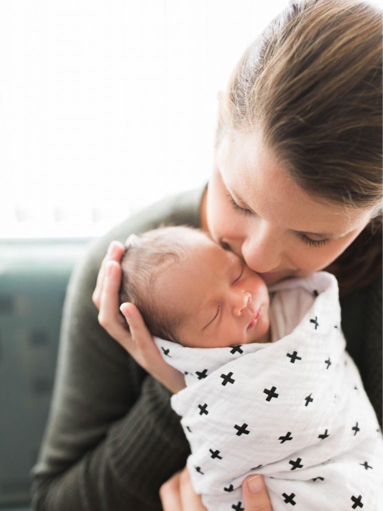 11 Simple Ways to Help a Mom With a Newborn - The Empowered Mama