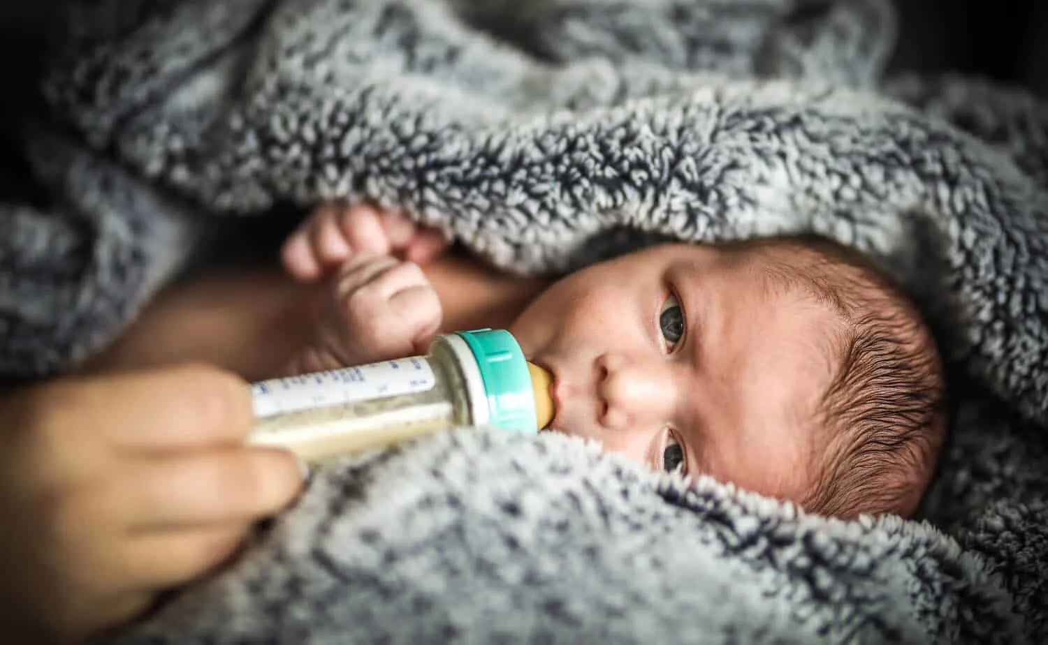 Pumping breastmilk is a skill and takes a little time to master. It can be difficult if you're not quite sure what you're doing or if you haven't had the right support. Here's some tips for how you can make pumping breastmilk easier (and more effective).