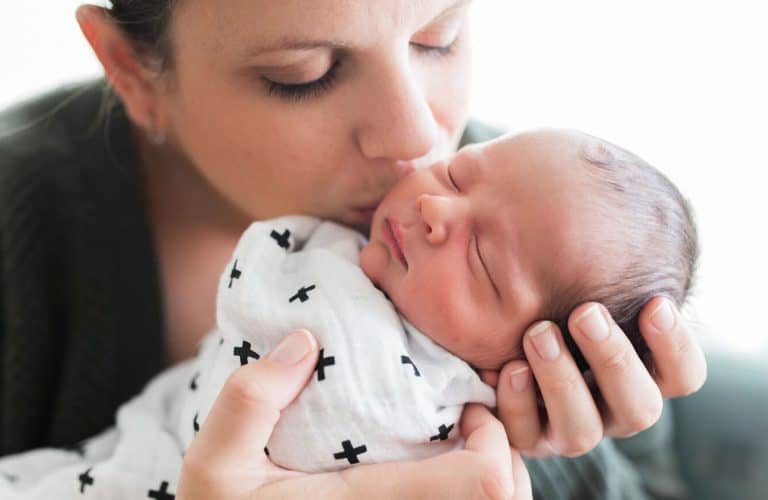 Pumping breastmilk is a skill and takes a little time to master. It can be difficult if you're not quite sure what you're doing or if you haven't had the right support. Here's some tips for how you can make pumping breastmilk easier (and more effective).