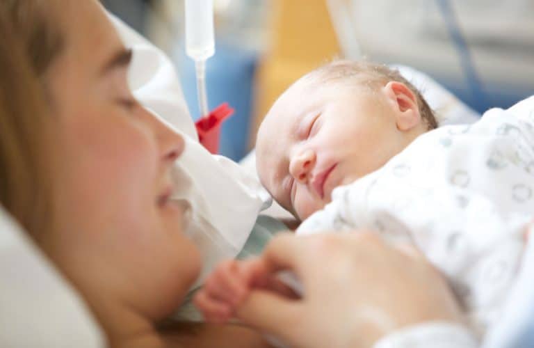 The time has come for you to pack your bag for hospital, ready for when you go into labor. But, what do you pack in your hospital bag? Here's what this midwife suggests for you to pack.