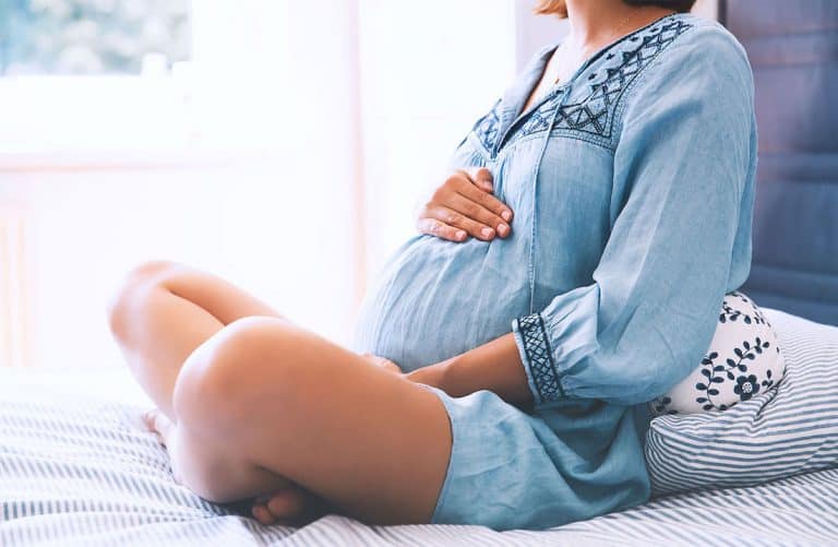 When it came to pregnancy, I knew I needed to approach it with a more minimalist style - do what I need, and not give in to the hype. Pregnancy as a minimalist was interesting, that's for sure. This is how I had a minimalist pregnancy and what you can do to avoid the 'pregnancy hype' and have a simple pregnancy what isn't overwhelming.