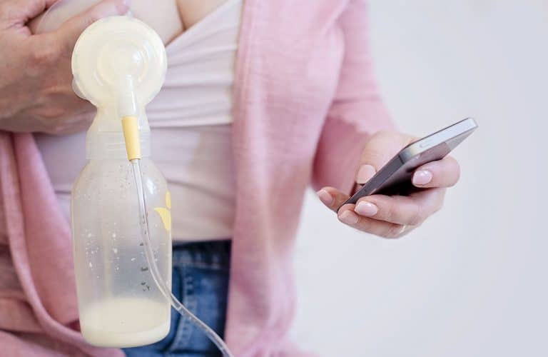 So you're ready to return to work and you want to keep your breastfeeding relationship going. That's awesome! It is absolutely possible and pumping breastmilk at work is easy to do when you have the right set up and the right tools at hand. If you're new to this, or if you just want to learn how you can pump breastmilk at work efficiently and confidently, then we have you covered.