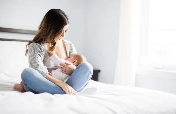 Simple breastfeeding mistakes can be the difference between you enjoying breastfeeding, and you wanting to quit because it's just not working. These are some of the breastfeeding mistakes new moms make and how you can avoid them (or fix them).