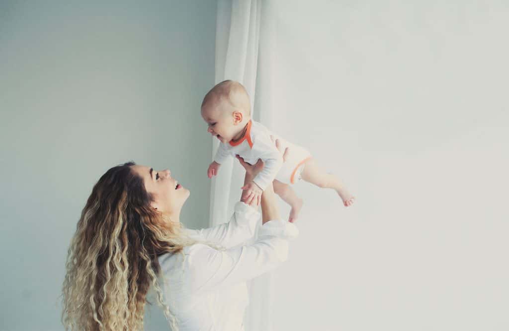 It's not easy to trust your instinct as a new mom, espeically when it goes against what many people are saying. Here's how you can tune into that inner voice and build your confidence in motherhood.